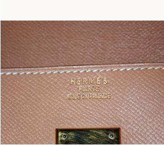 Beautiful HERMES Birkin 40 natural handbag with gold hardware